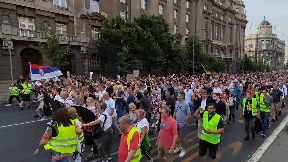 Krenula protestna šetnja